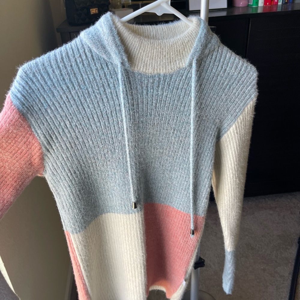 Stylish Colorblock Cowl Neck Sweater